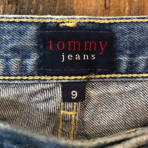 Tommy Hilfiger 9 Blue Denim Vintage High Waisted Large Logo Patch Faded Jeans - Picture 6 of 7